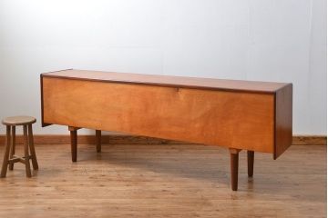 北欧家具 ロングサイズの北欧ビンテージ チーク材 サイドボード(リビングボード、キャビネット)