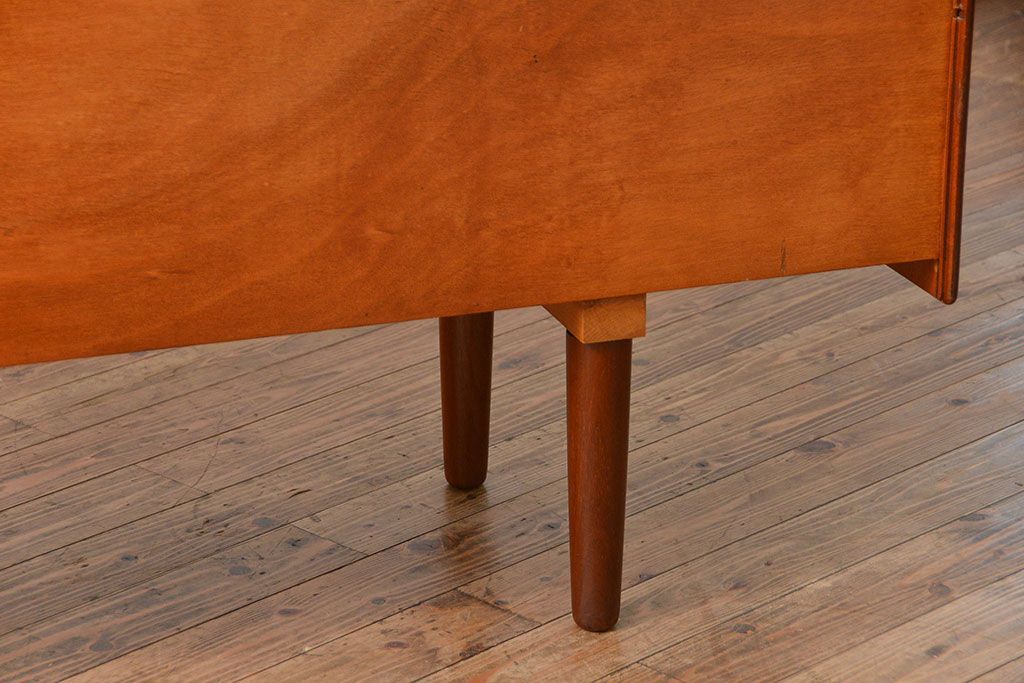 北欧家具 ロングサイズの北欧ビンテージ チーク材 サイドボード(リビングボード、キャビネット)