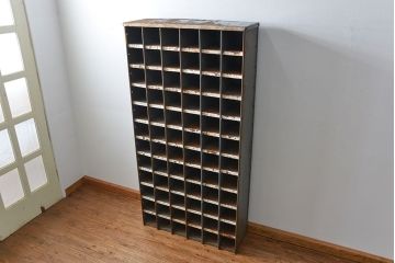 ヴィンテージ家具　イギリスビンテージ インダストリアル(工業系)アイアン部品棚(マス目棚、升目棚)
