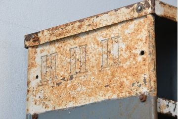 ヴィンテージ家具　イギリスビンテージ インダストリアル(工業系)アイアン部品棚(マス目棚、升目棚)