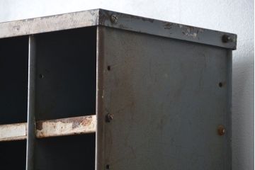 ヴィンテージ家具　イギリスビンテージ インダストリアル(工業系)アイアン部品棚(マス目棚、升目棚)