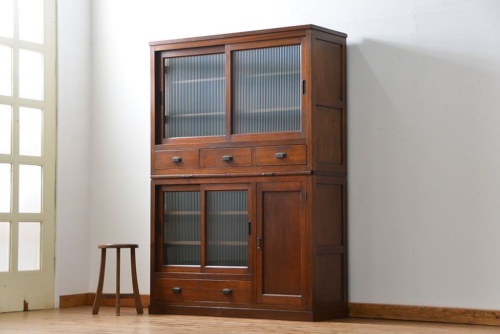 アンティーク家具　アンティーク モールガラス入りの大振りな二段重ね食器棚(収納棚、カップボード)