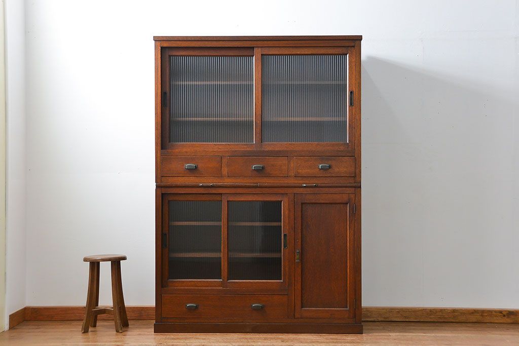 アンティーク家具　アンティーク モールガラス入りの大振りな二段重ね食器棚(収納棚、カップボード)