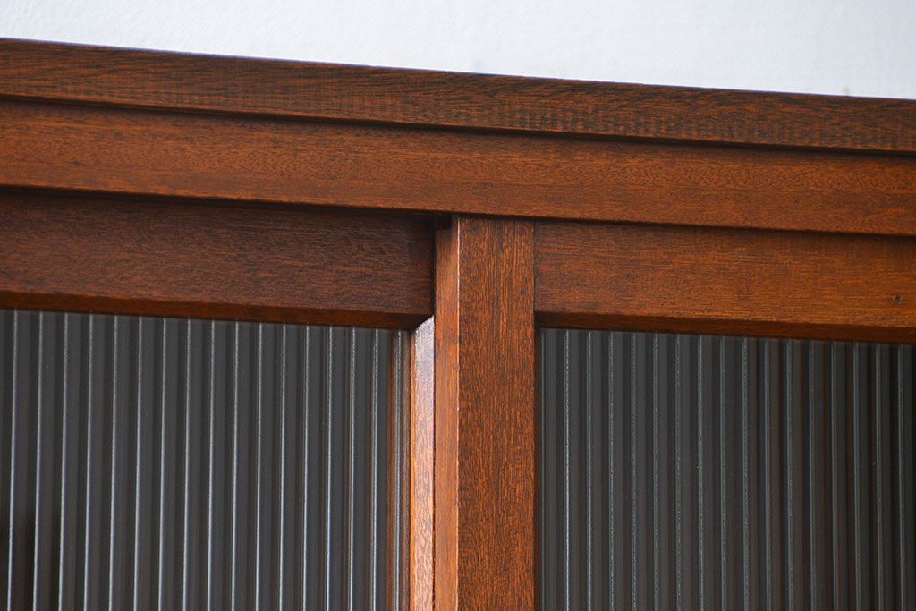 アンティーク家具　アンティーク モールガラス入りの大振りな二段重ね食器棚(収納棚、カップボード)