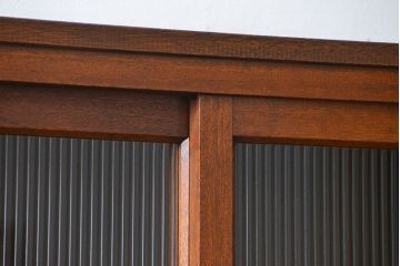 アンティーク家具　アンティーク モールガラス入りの大振りな二段重ね食器棚(収納棚、カップボード)