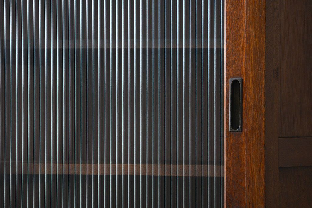 アンティーク家具　アンティーク モールガラス入りの大振りな二段重ね食器棚(収納棚、カップボード)