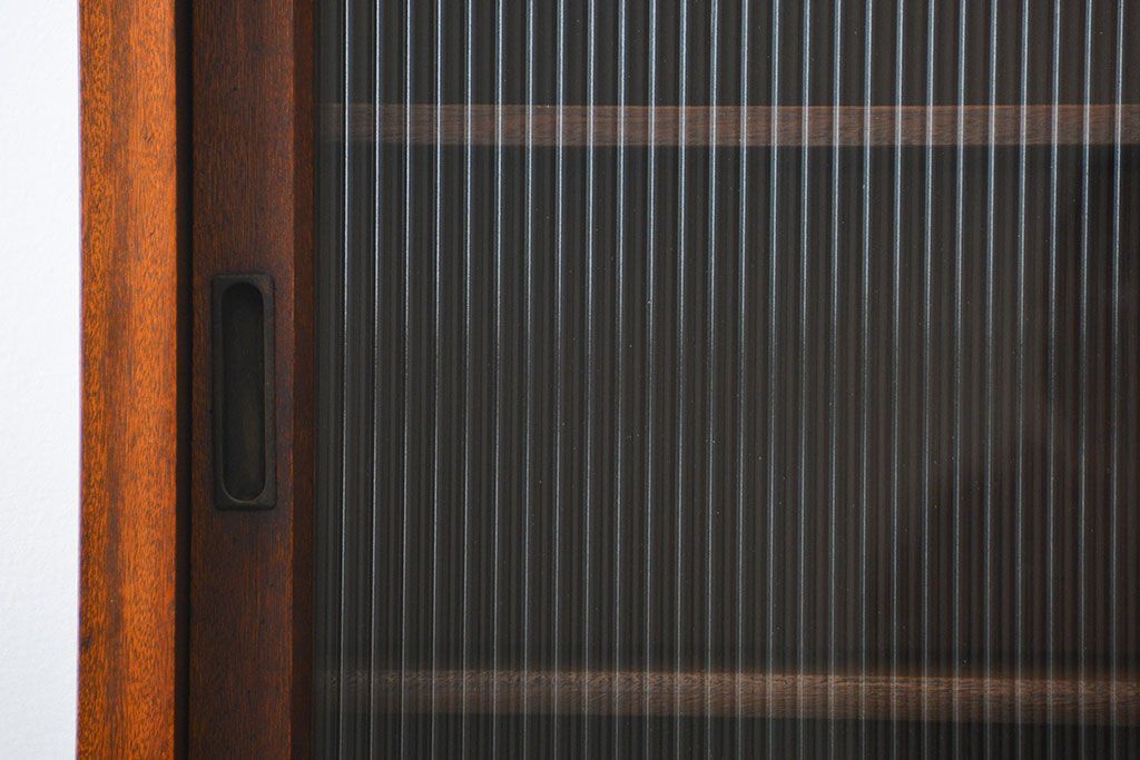 アンティーク家具　アンティーク モールガラス入りの大振りな二段重ね食器棚(収納棚、カップボード)