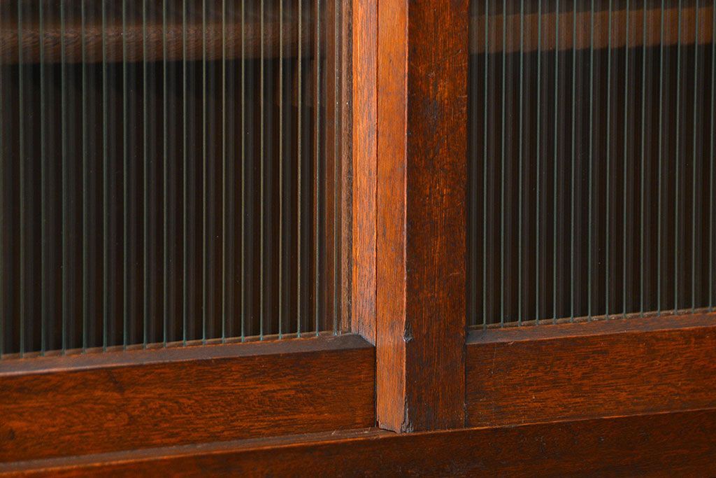 アンティーク家具　アンティーク モールガラス入りの大振りな二段重ね食器棚(収納棚、カップボード)