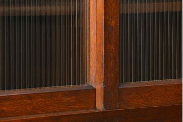 アンティーク家具　アンティーク モールガラス入りの大振りな二段重ね食器棚(収納棚、カップボード)