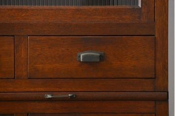 アンティーク家具　アンティーク モールガラス入りの大振りな二段重ね食器棚(収納棚、カップボード)