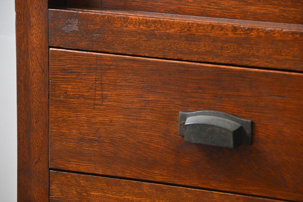 アンティーク家具　アンティーク モールガラス入りの大振りな二段重ね食器棚(収納棚、カップボード)