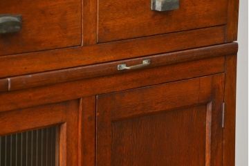 アンティーク家具　アンティーク モールガラス入りの大振りな二段重ね食器棚(収納棚、カップボード)