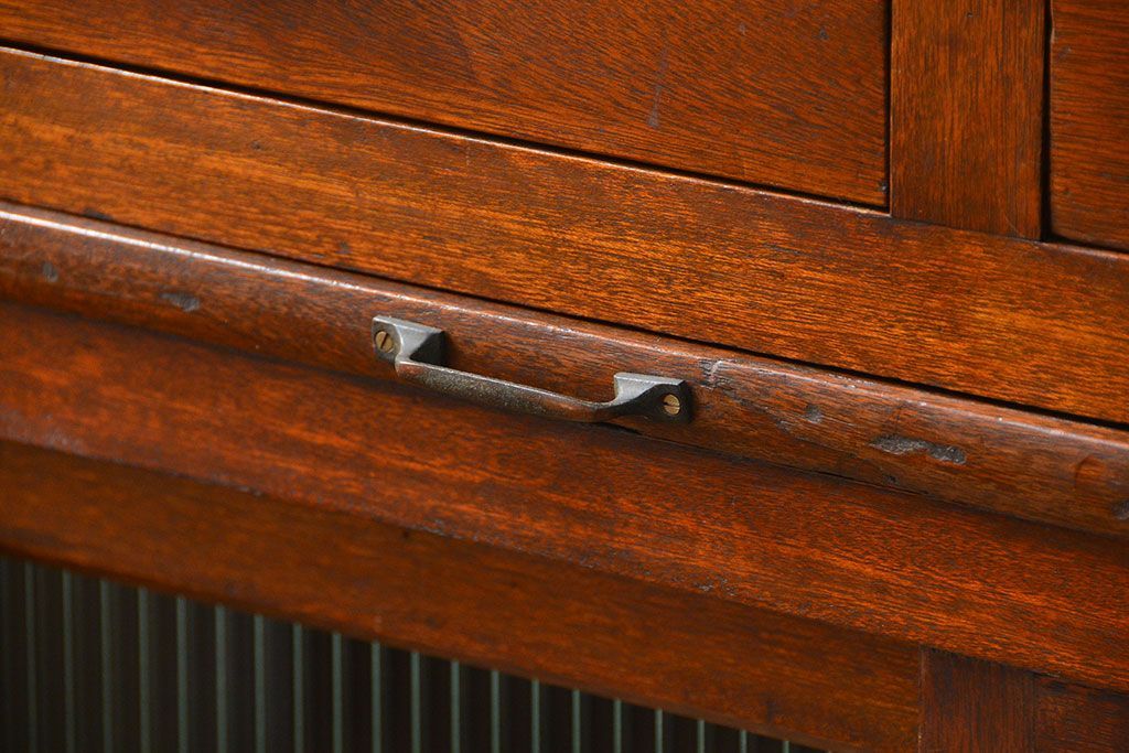 アンティーク家具　アンティーク モールガラス入りの大振りな二段重ね食器棚(収納棚、カップボード)