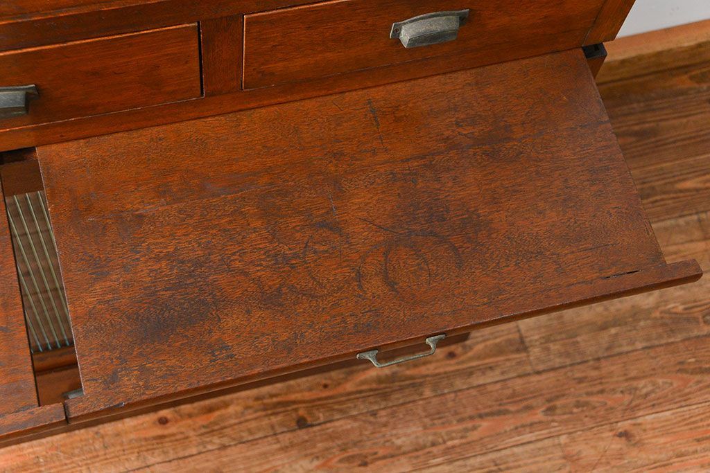 アンティーク家具　アンティーク モールガラス入りの大振りな二段重ね食器棚(収納棚、カップボード)