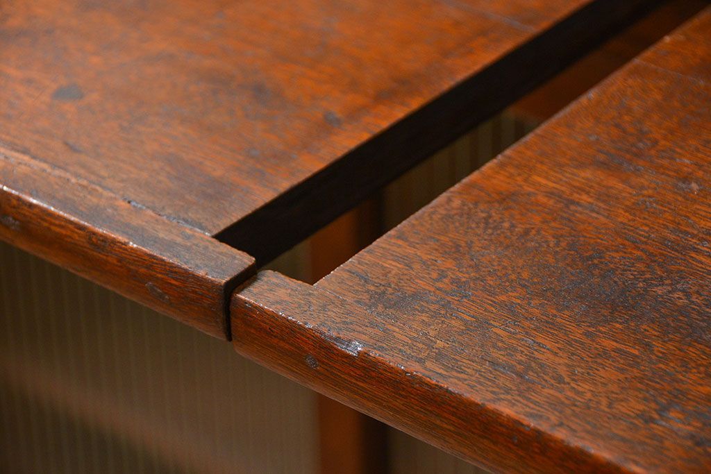 アンティーク家具　アンティーク モールガラス入りの大振りな二段重ね食器棚(収納棚、カップボード)