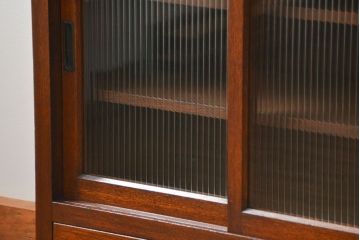 アンティーク家具　アンティーク モールガラス入りの大振りな二段重ね食器棚(収納棚、カップボード)