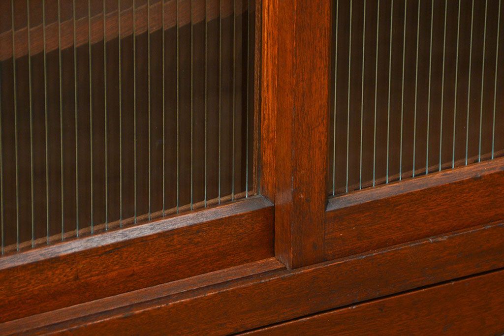 アンティーク家具　アンティーク モールガラス入りの大振りな二段重ね食器棚(収納棚、カップボード)