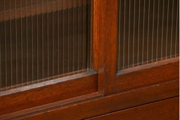 アンティーク家具　アンティーク モールガラス入りの大振りな二段重ね食器棚(収納棚、カップボード)