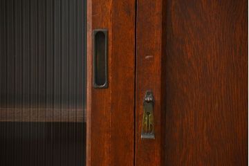 アンティーク家具　アンティーク モールガラス入りの大振りな二段重ね食器棚(収納棚、カップボード)