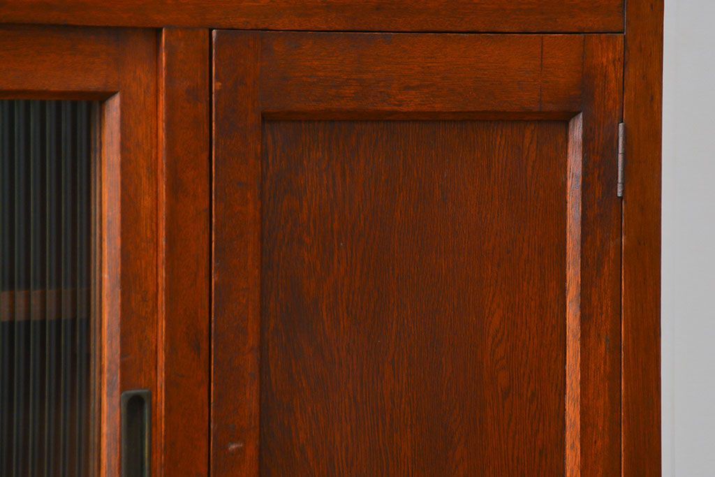 アンティーク家具　アンティーク モールガラス入りの大振りな二段重ね食器棚(収納棚、カップボード)