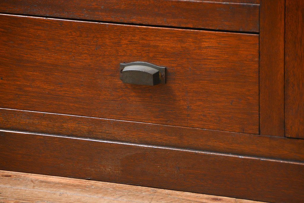 アンティーク家具　アンティーク モールガラス入りの大振りな二段重ね食器棚(収納棚、カップボード)