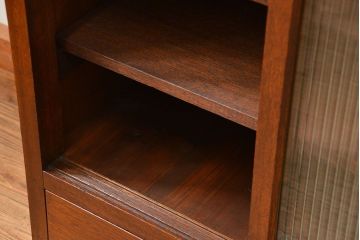 アンティーク家具　アンティーク モールガラス入りの大振りな二段重ね食器棚(収納棚、カップボード)