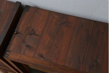 アンティーク家具　アンティーク モールガラス入りの大振りな二段重ね食器棚(収納棚、カップボード)