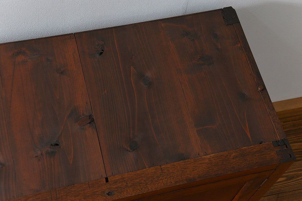 アンティーク家具　アンティーク モールガラス入りの大振りな二段重ね食器棚(収納棚、カップボード)