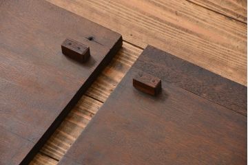 アンティーク家具　アンティーク モールガラス入りの大振りな二段重ね食器棚(収納棚、カップボード)