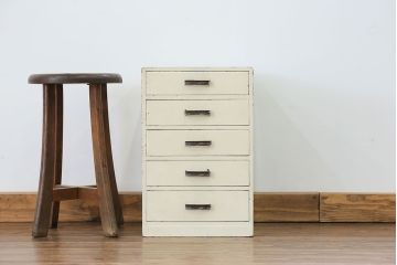 レトロ家具　昭和レトロ ペンキのはげた五段小引き出し