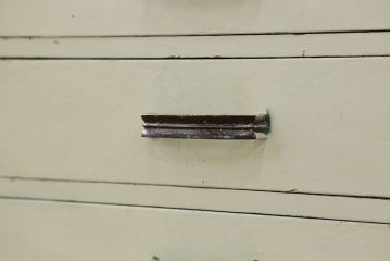 レトロ家具　昭和レトロ ペンキのはげた五段小引き出し