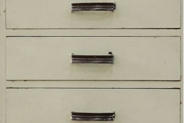 レトロ家具　昭和レトロ ペンキのはげた五段小引き出し