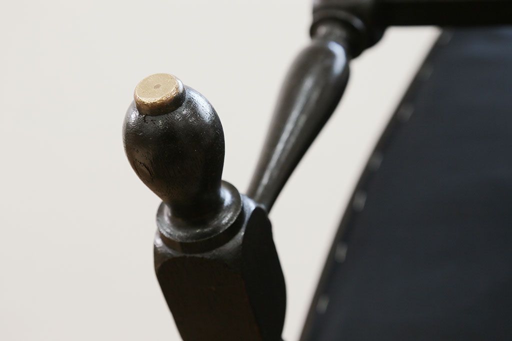 アンティーク家具　大正ロマン 上質な古いナラ材のアームチェア(椅子、イス)