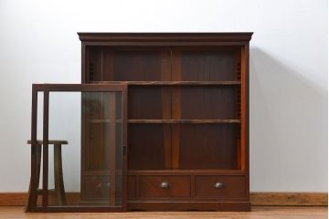 アンティーク家具　アンティーク 特別注文造り 三方欅材の大振りな収納棚(戸棚、ガラスケース)