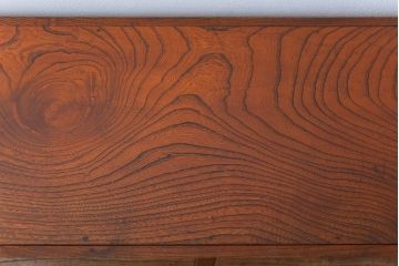 アンティーク家具　アンティーク 特別注文造り 三方欅材の大振りな収納棚(戸棚、ガラスケース)