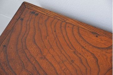 アンティーク家具　アンティーク 特別注文造り 三方欅材の大振りな収納棚(戸棚、ガラスケース)