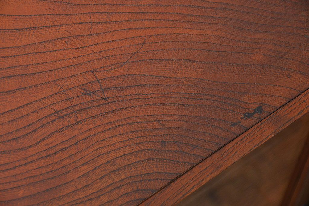 アンティーク家具　アンティーク 特別注文造り 三方欅材の大振りな収納棚(戸棚、ガラスケース)