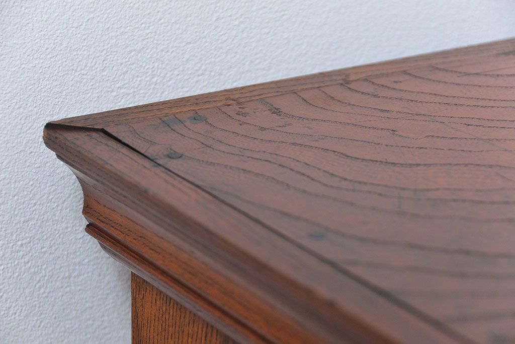 アンティーク家具　アンティーク 特別注文造り 三方欅材の大振りな収納棚(戸棚、ガラスケース)