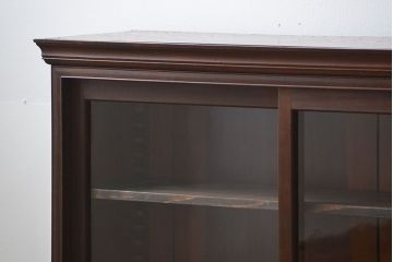 アンティーク家具　アンティーク 特別注文造り 三方欅材の大振りな収納棚(戸棚、ガラスケース)