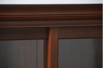 アンティーク家具　アンティーク 特別注文造り 三方欅材の大振りな収納棚(戸棚、ガラスケース)