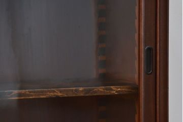 アンティーク家具　アンティーク 特別注文造り 三方欅材の大振りな収納棚(戸棚、ガラスケース)