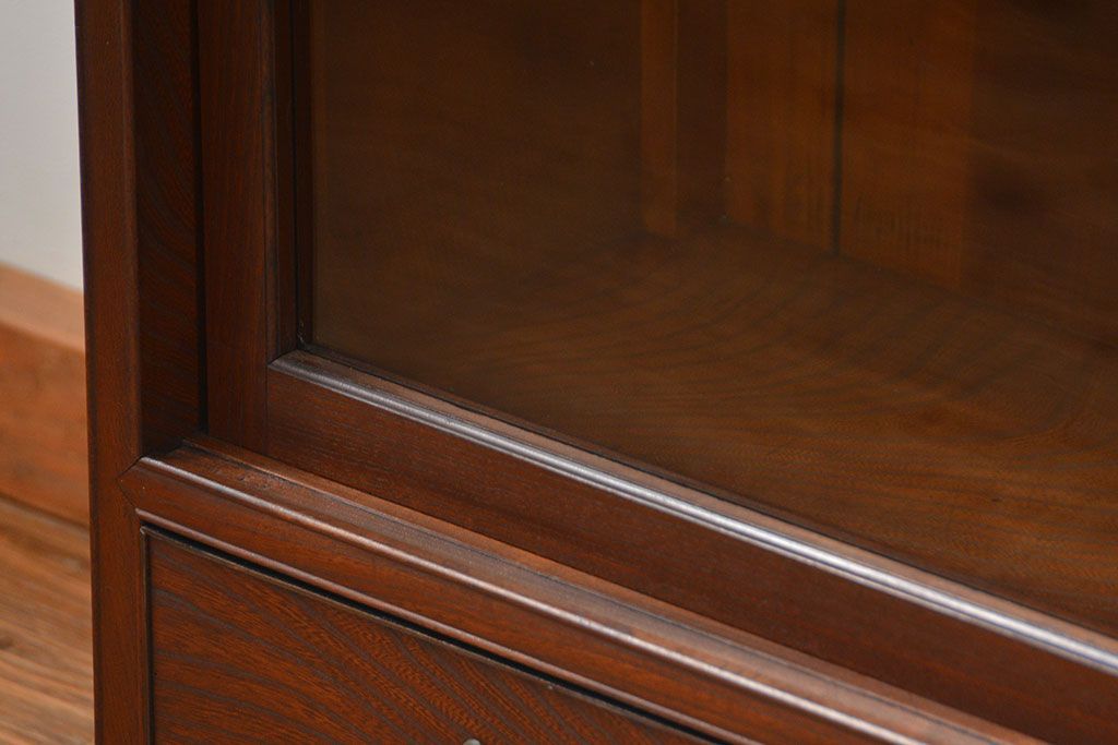 アンティーク家具　アンティーク 特別注文造り 三方欅材の大振りな収納棚(戸棚、ガラスケース)