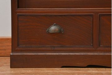 アンティーク家具　アンティーク 特別注文造り 三方欅材の大振りな収納棚(戸棚、ガラスケース)