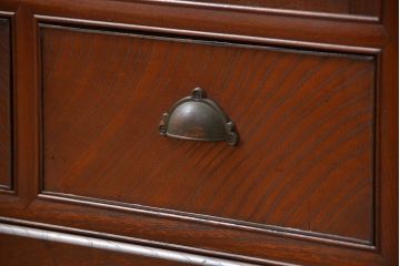 アンティーク家具　アンティーク 特別注文造り 三方欅材の大振りな収納棚(戸棚、ガラスケース)