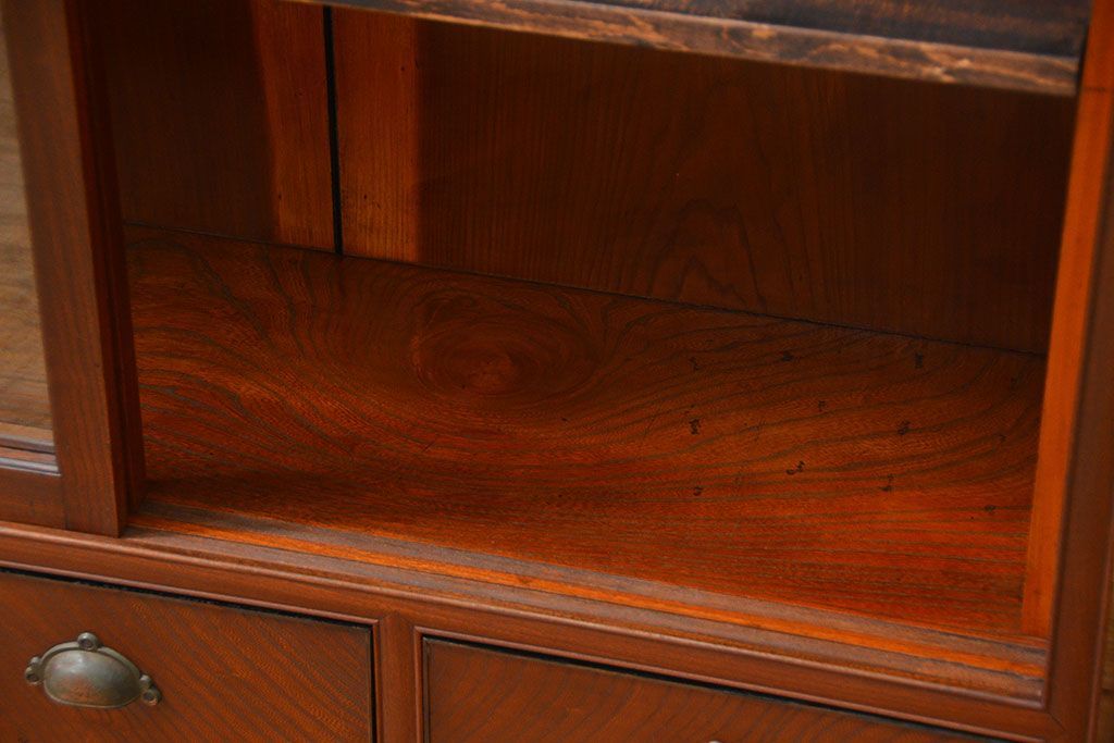 アンティーク家具　アンティーク 特別注文造り 三方欅材の大振りな収納棚(戸棚、ガラスケース)