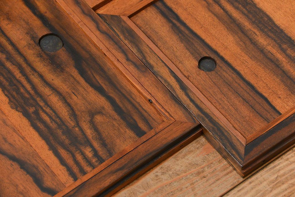 アンティーク家具　古民具・骨董 前面黒柿無垢材 二段重ね 高級茶箪笥(水屋箪笥)