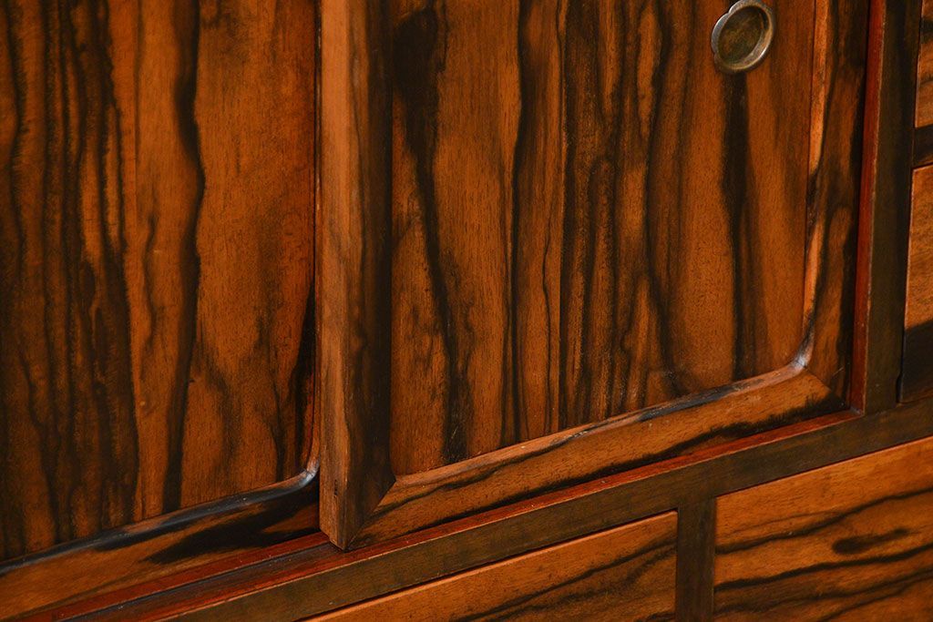 アンティーク家具　古民具・骨董 前面黒柿無垢材 二段重ね 高級茶箪笥(水屋箪笥)