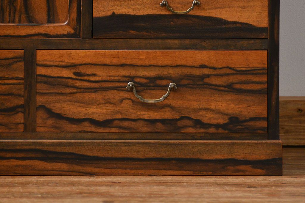 アンティーク家具　古民具・骨董 前面黒柿無垢材 二段重ね 高級茶箪笥(水屋箪笥)