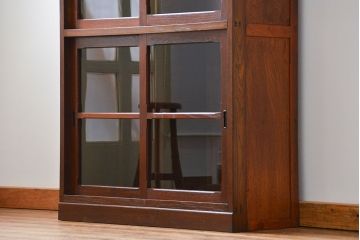レトロ家具　昭和レトロ 前面栗材のシンプルなアンティーク収納棚(本棚、飾り棚、食器棚)