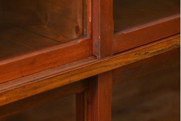 レトロ家具　昭和レトロ 前面栗材のシンプルなアンティーク収納棚(本棚、飾り棚、食器棚)